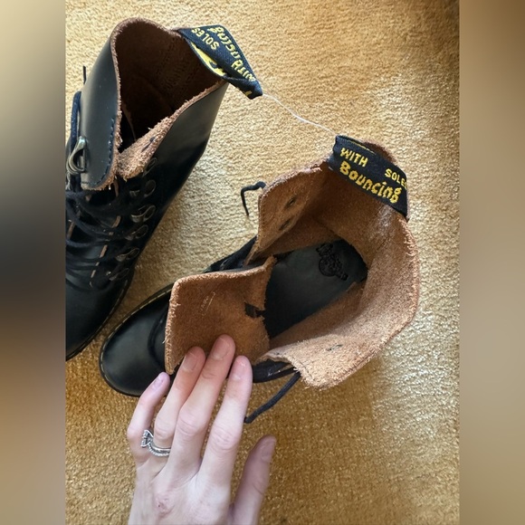 🍂NWOT Dr. Martens LEONA WOMEN'S VINTAGE SMOOTH LEATHER HEELED BLACK BOOTS - Picture 16 of 16